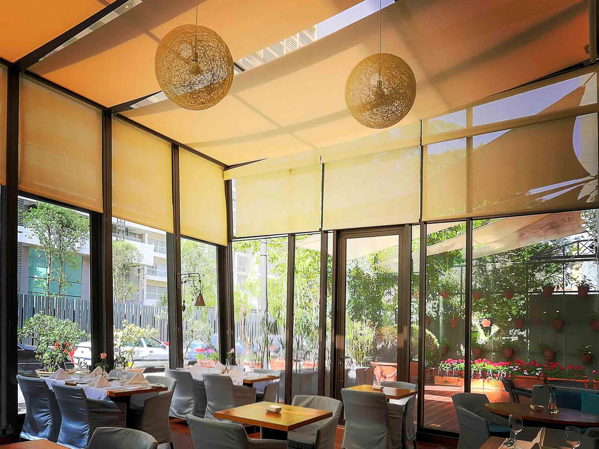 Hotel Sofitel Beirut Le Gabriel Esterno foto
